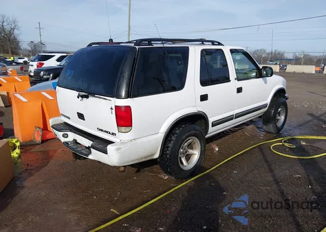 2001 Chevrolet Blazer Lt из США, поврежденный, VIN 1GNDT13W712215063